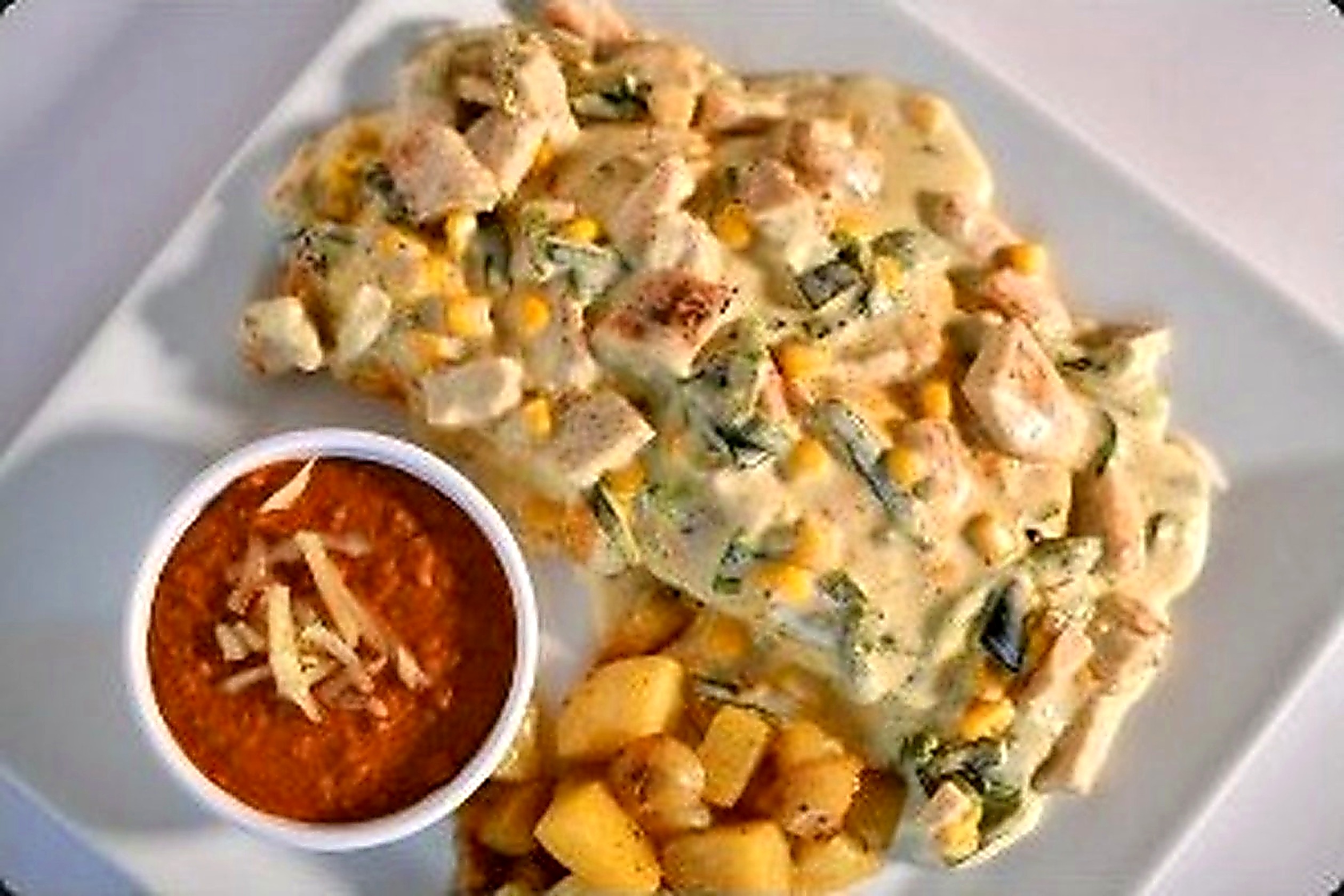 Rajas con elote y pollo